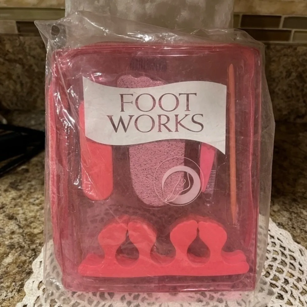 Avon Foot Works Foot Care Kit NIB
